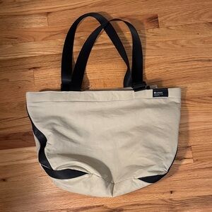 Lululemon clean lines Tote bag